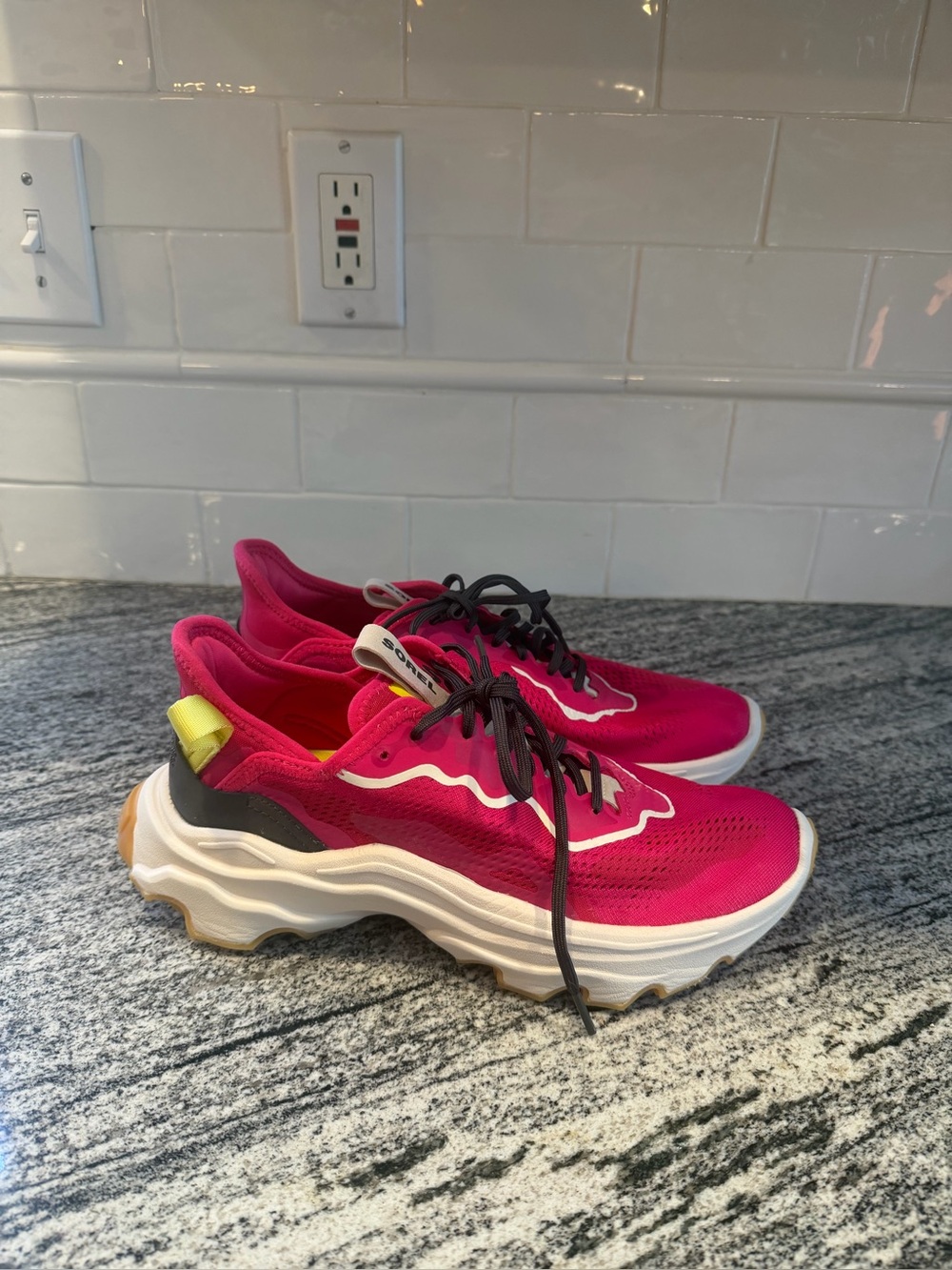 Women’s Sorel Kinetic Breakthru Day Lace Fuchsia Pink NL4938-612 Size 9